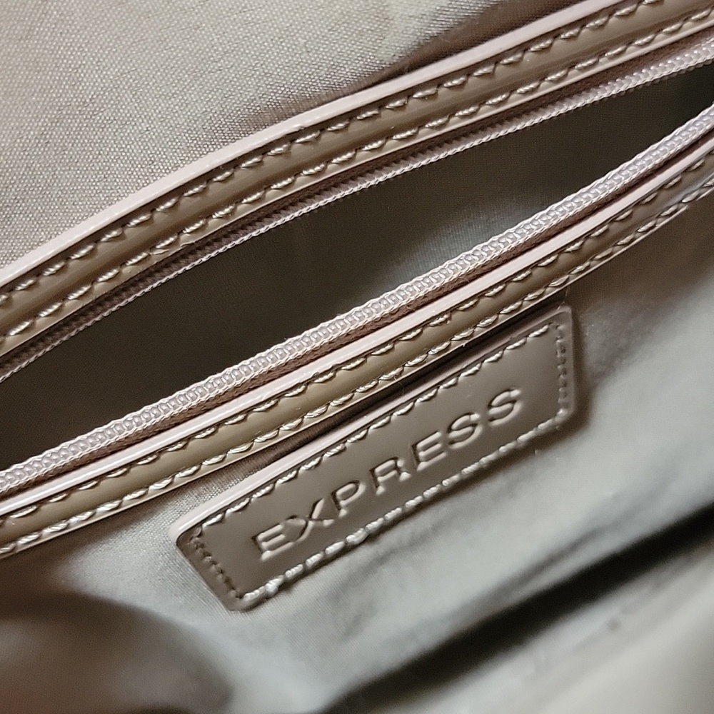 Express Handbag - Picture 9 of 10
